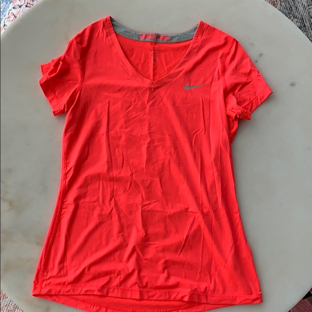 Nike women’s top